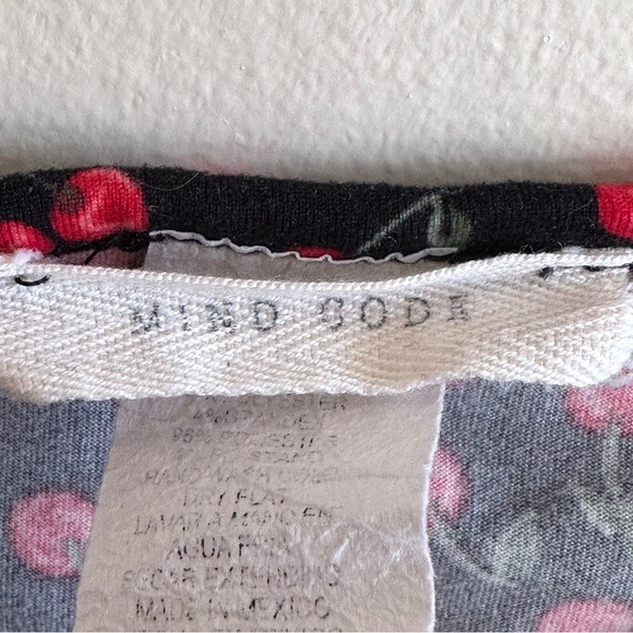 MIND CODE Black cherry tank top - Picture 4 of 4